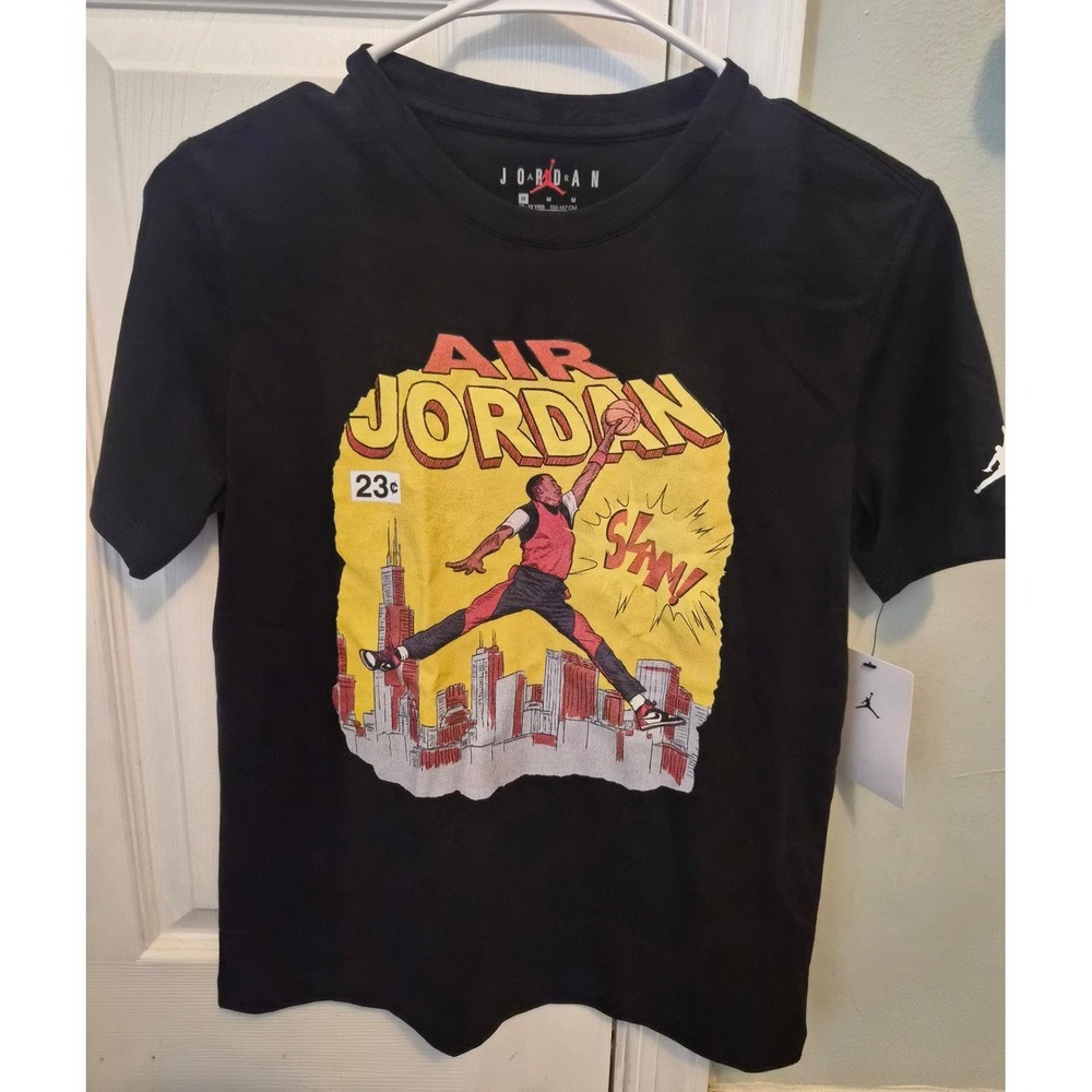 Jordan Boys Graphic T-Shirt Black 23 Comic Chicago Skyline Medium 10-12 NWT